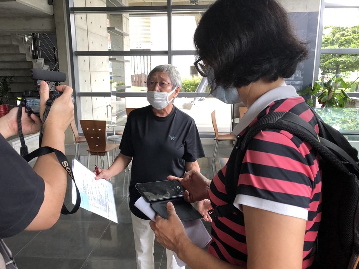 前獨盟歐洲本部前主席何康美捐贈台獨運動檔案資料給台灣歷史博物館，並接受訪問。 圖：台灣歷史博物館／提供