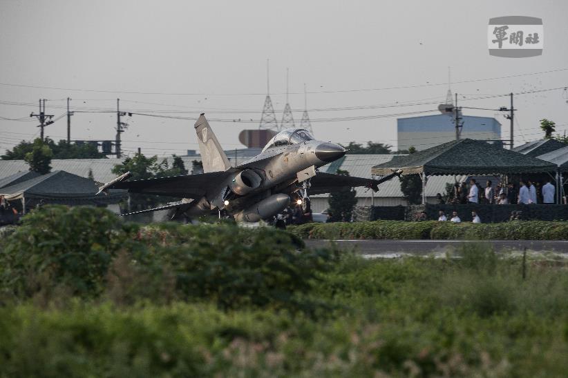 漢光37號演習佳冬戰備道起降 圖：軍聞社提供