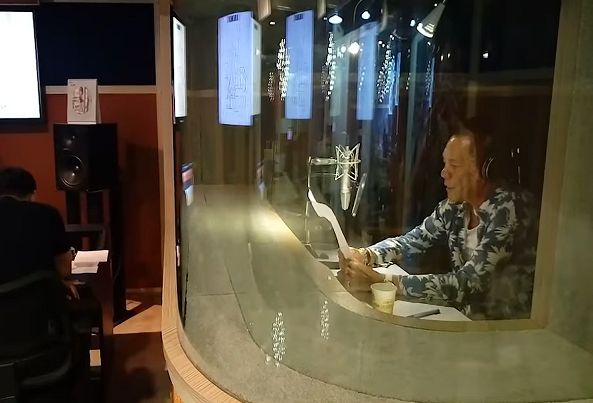 總統蔡英文在臉書貼出2015年邀請龍劭華配音過程的影片。 圖：翻攝自蔡英文臉書