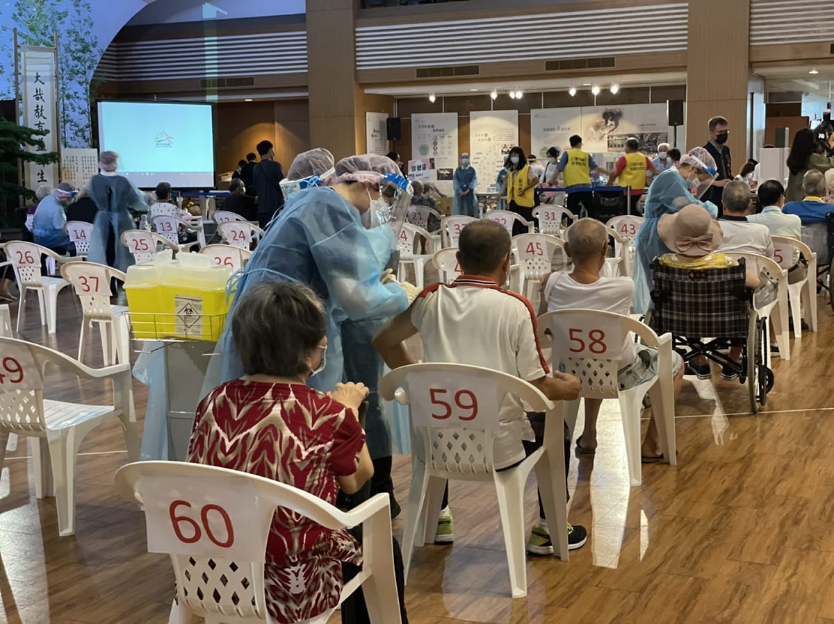 台中第八期AZ疫苗接種登場，中市府向中央爭取增配2萬劑。 圖：台中市政府提供