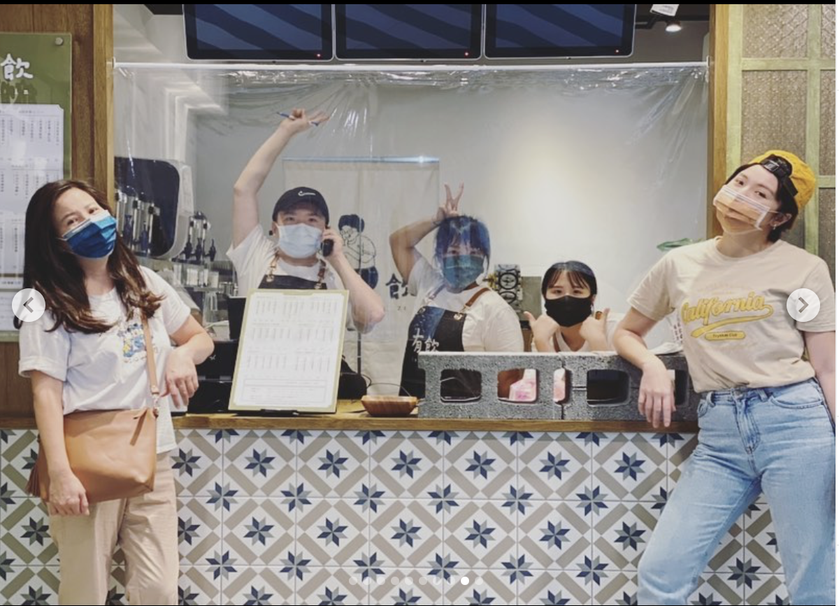 YouTube頻道「欸你這週要幹嘛」成員弟弟與室友合夥開飲料店。 圖：翻攝自IG