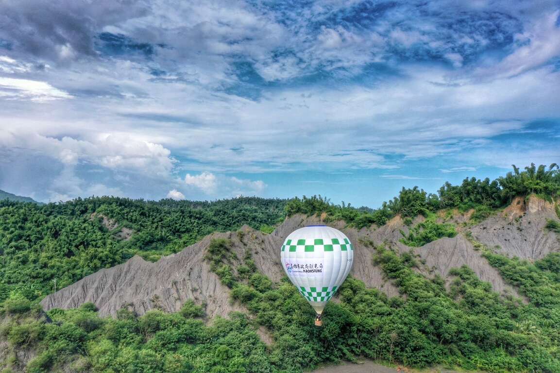 田寮月世界試飛熱氣球成功。 圖：高雄觀光局／提供