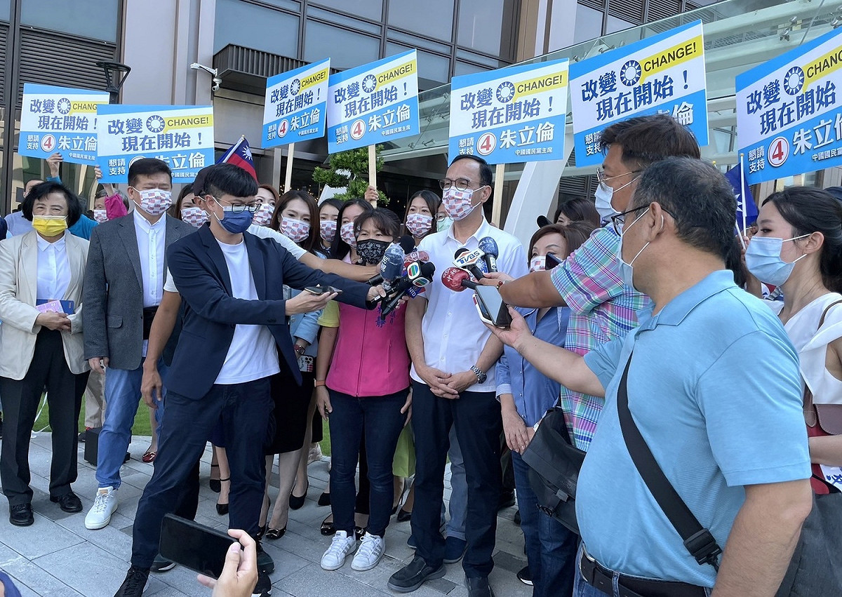 國民黨主席候選人朱立倫赴高雄參加誓師大會。 圖：朱立倫辦公室/提供