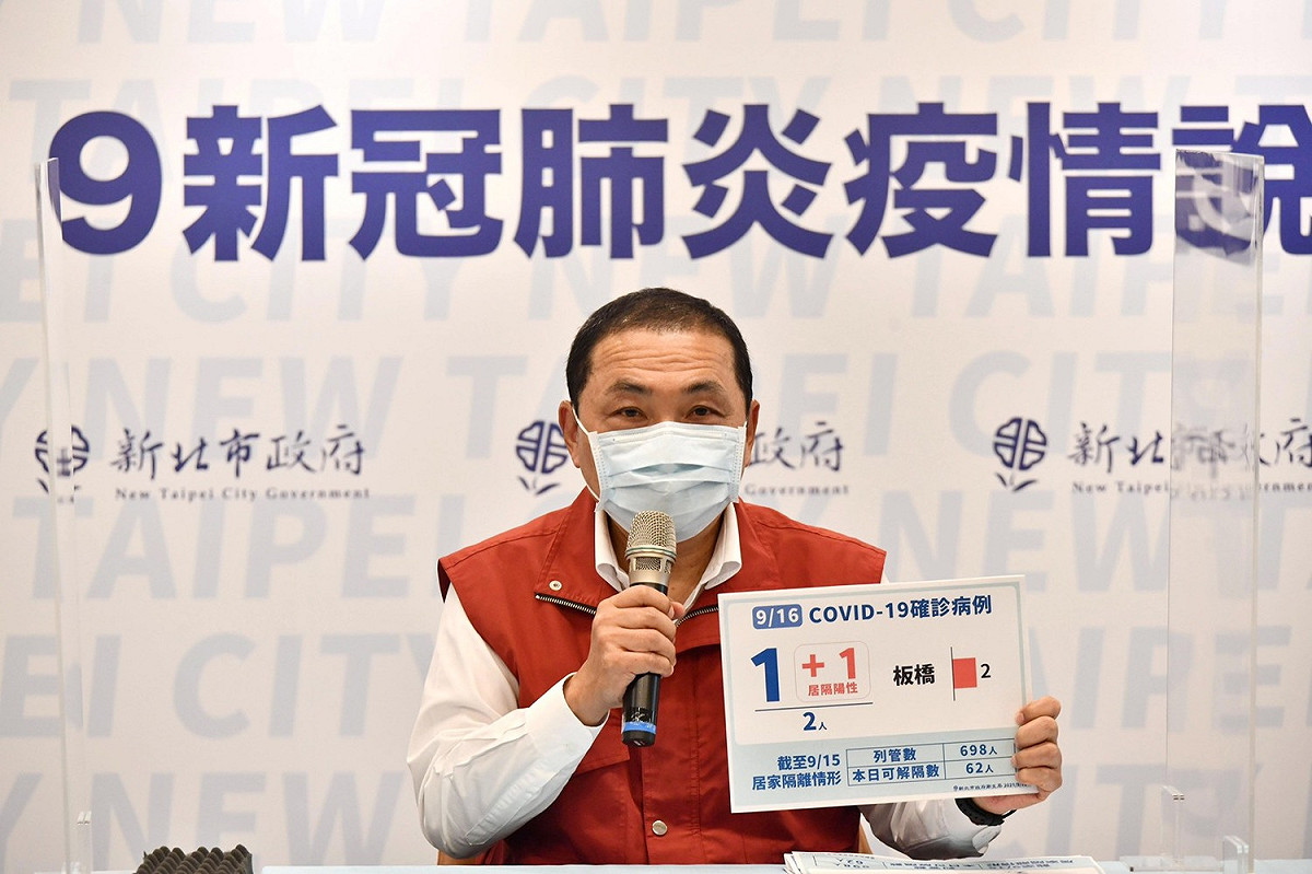 侯友宜說明板橋幼兒園群聚案目前疫情穩定掌控中。 圖：新北市政府/提供