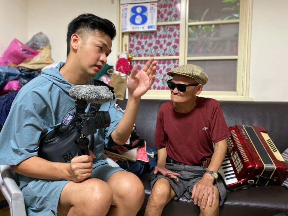 香蕉(左)到李炳輝(右)住處合作拍片。 圖：翻攝FB
