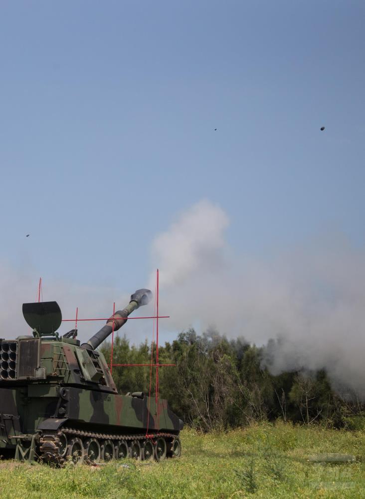 漢光37號演習進入第4天，第五作戰區台中番仔寮砲兵部隊M109A2自走砲射擊。 圖:軍聞社提供。