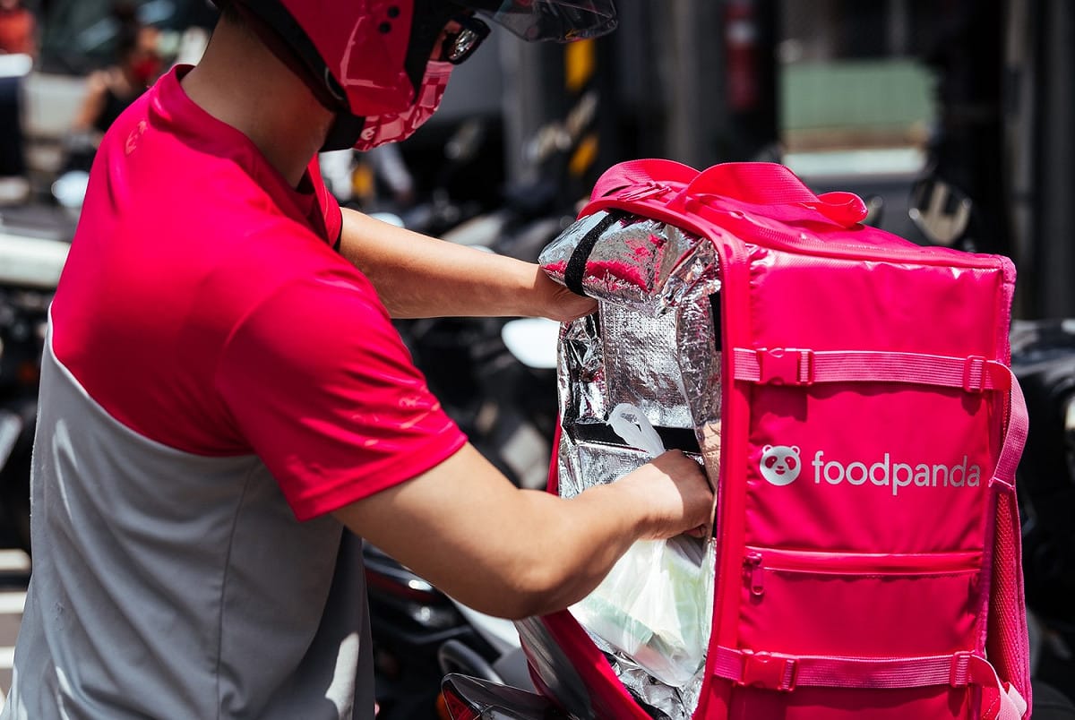 外送平台foodpanda、Uber Eats皆宣布僅收數位五倍券(示意圖)。 圖：翻攝自foodpanda臉書（資料照）