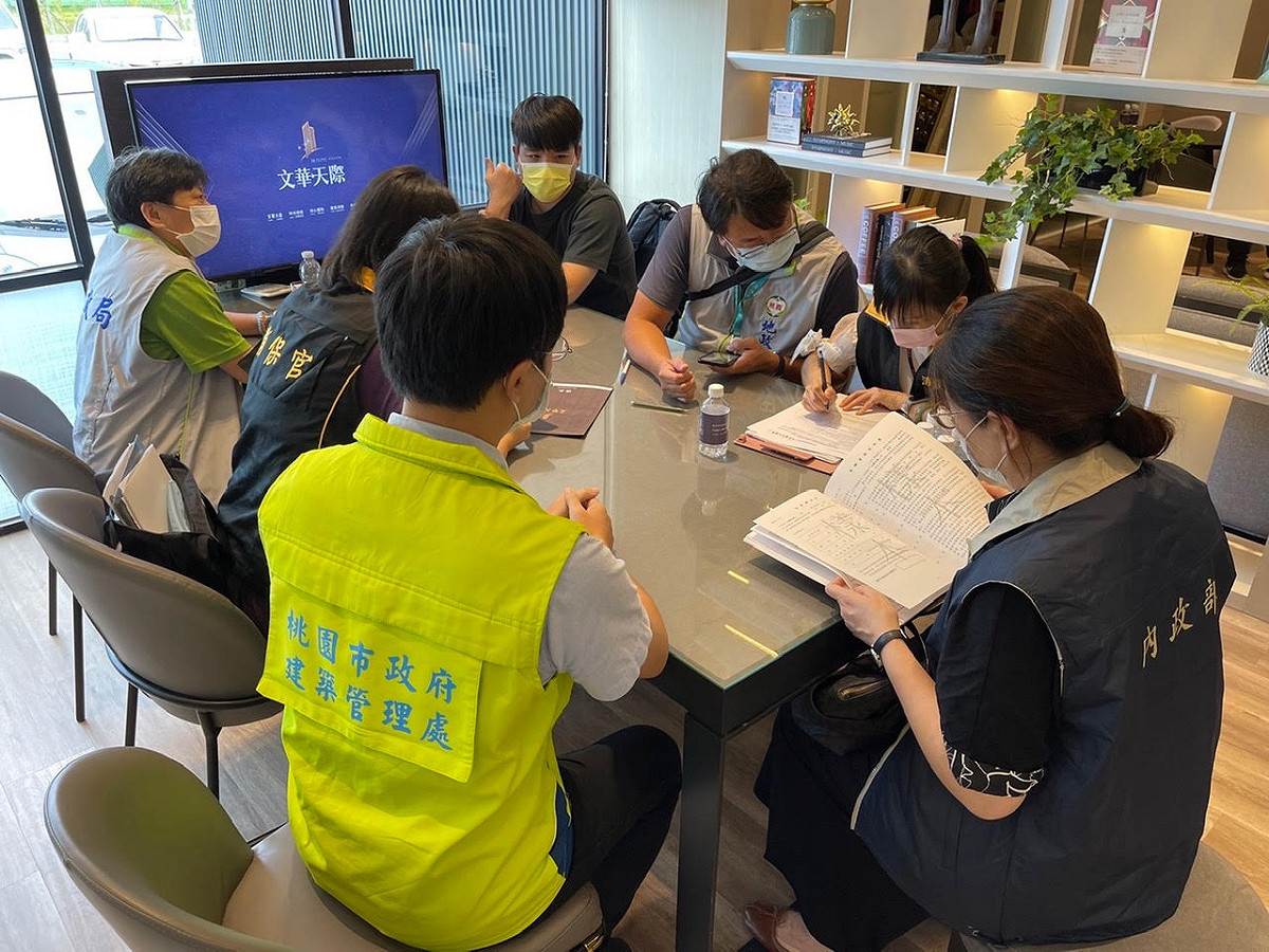 預售屋新制於7月1日上路後，內政部昨天首度聯合19個縣市政府（不含離島縣市）全面發動聯合稽查，56個預售屋建案就有36個建案違規(64%)。 圖：內政部提供