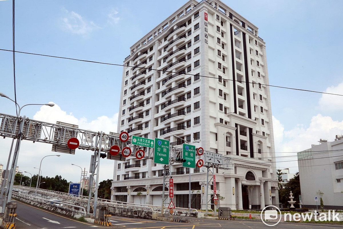 為了把五倍券消費留在台南，2021年台南購物節抽獎推出「輕豪宅」當最大獎。 圖：台南市政府提供