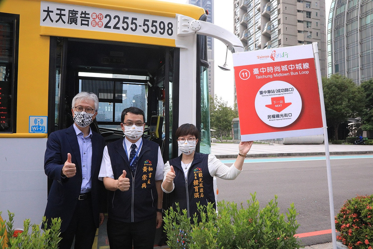 觀旅局長韓育琪（右一）說，台中舊城是台中文化縮影，有豐富底蘊，歡迎大家前來深度旅遊。 圖：台中市政府/提供