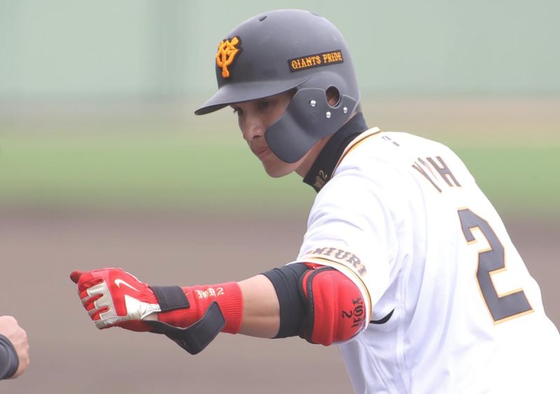陽岱鋼敲安後慶祝。 圖／取自產經新聞