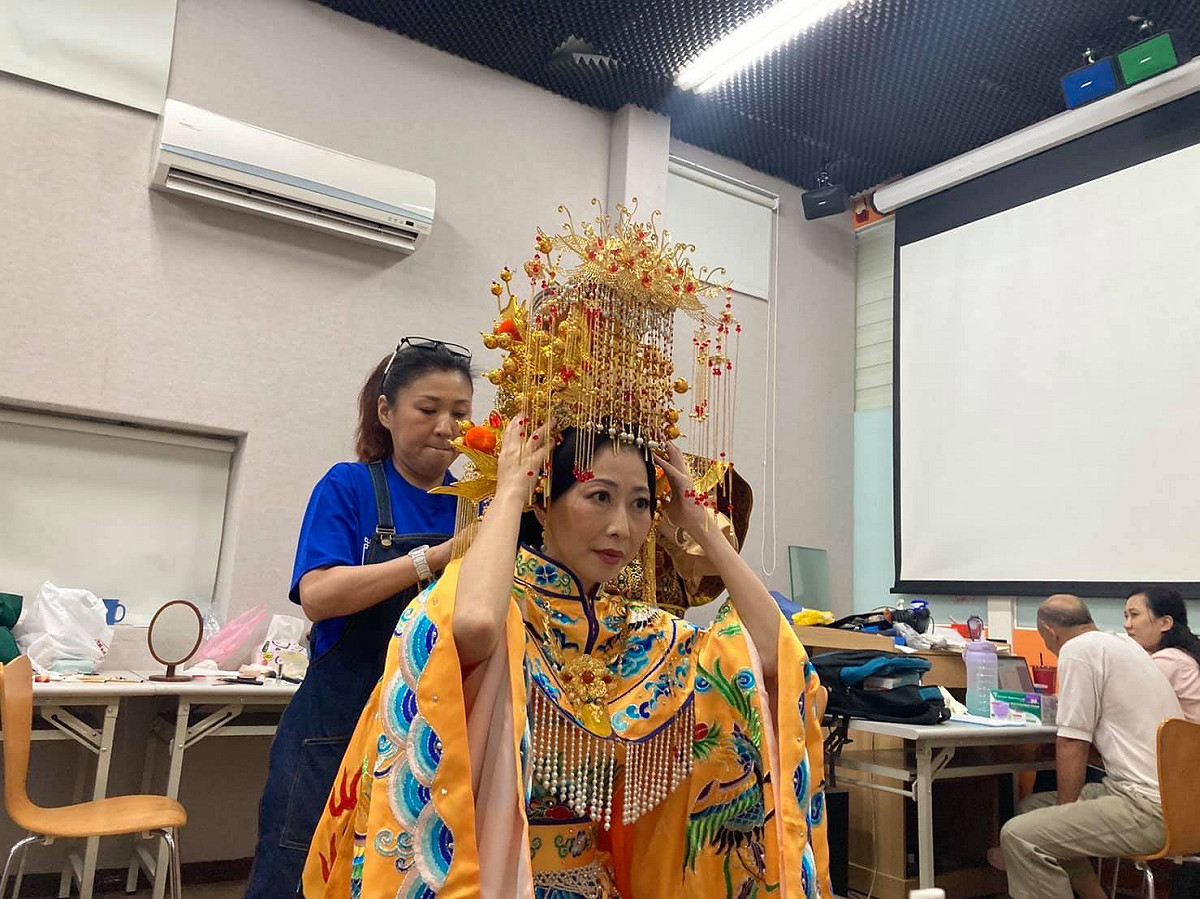 民進黨立委陳亭妃扮演媽祖。 圖：擷取自陳亭妃臉書