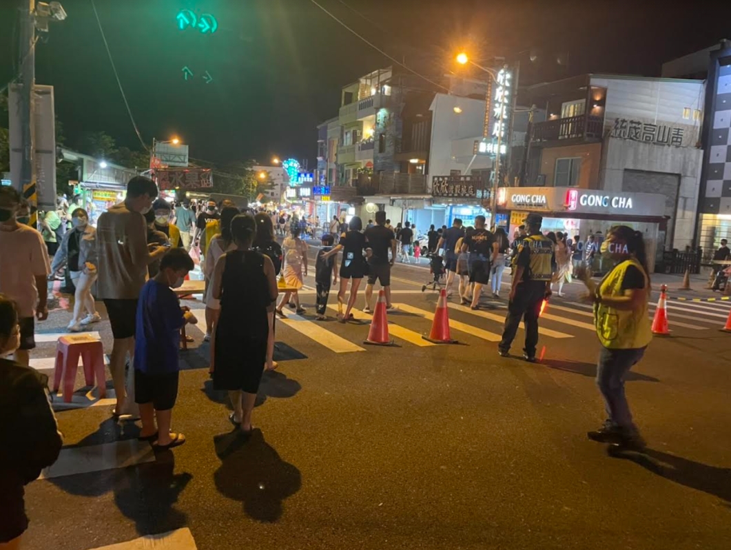 墾丁大街管制時間更改為18時30分至22時00分。 圖：屏東縣政府 提供