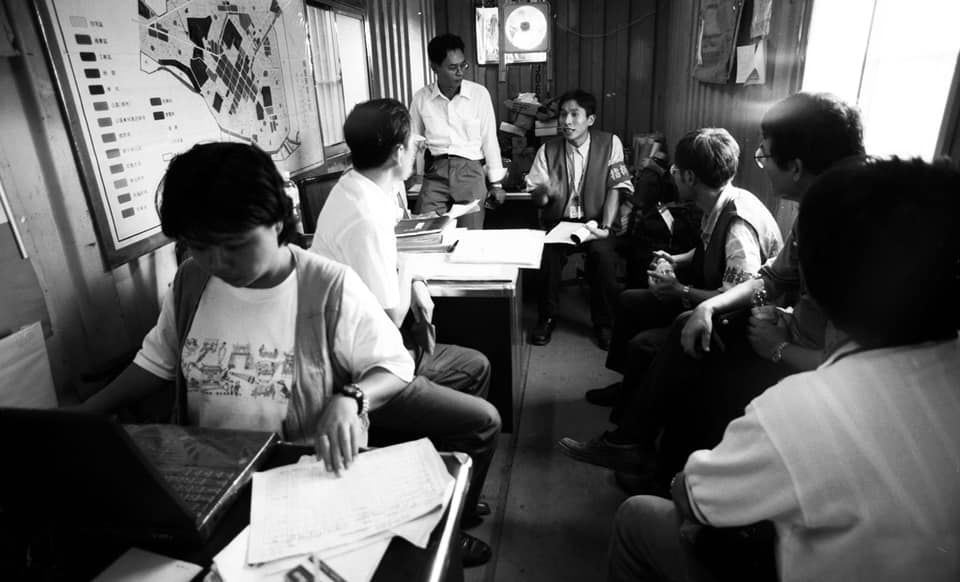 22年前「921大地震」，時任屏東縣政府擔任機要秘書的鍾佳濱，率領一支團隊深入埔里救災40天。 圖：新故鄉文教基金會提供