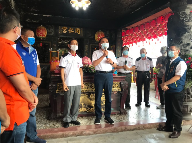 侯友宜表示，同時感謝三重同仁宮長期投入公益造福地方。 圖：新北市民政局提供
