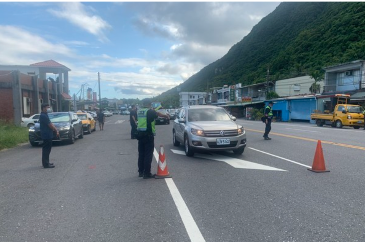 交通部公路總局表示下午北返車潮將會湧現，預計全國有4省道應會有車多情況，壅塞恐持續至21時。 圖：新城分局提供