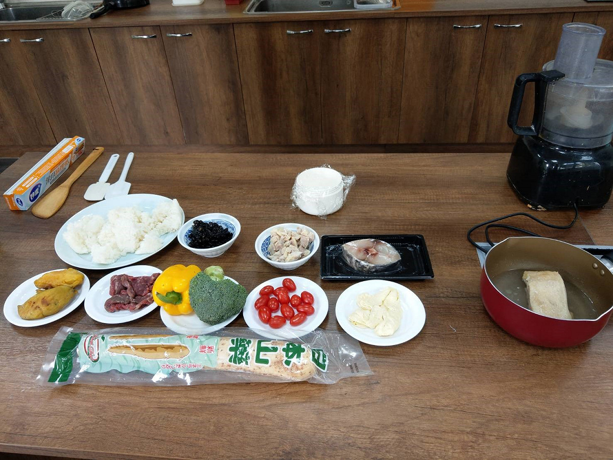 鮮食蔬果中含豐富抗氧化物質對毛寶貝健康很有幫助。   圖：新北市動保處提供