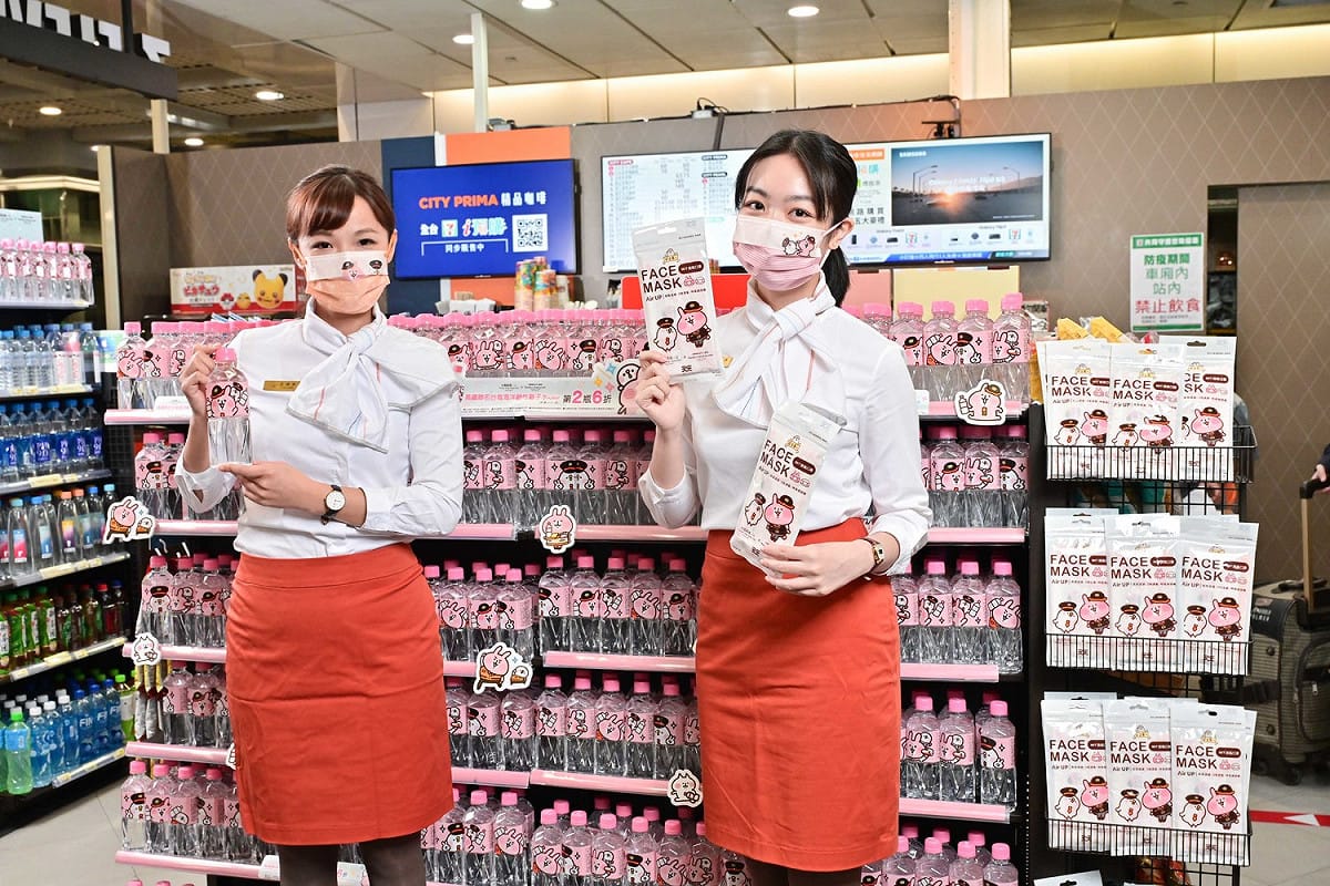 台灣高鐵與卡娜赫拉的小動物聯名商品在高鐵站內及各7-ELEVEN限量獨家販售。 圖：台灣高鐵／提供