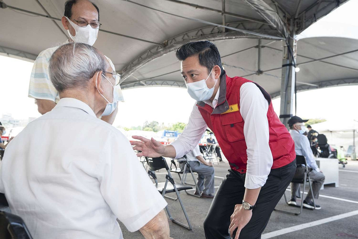 台灣自購的108萬劑莫德納疫苗已抵台，新竹市長林智堅表示，市府已完成造冊，共1萬3591人，將自30日起一連3天於疫苗施打站接種。 圖：新竹市政府提供