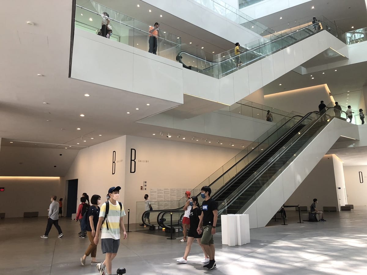 有室內場館的台南美術館成為中秋連假許多人的選擇。 圖：台南觀旅局／提供