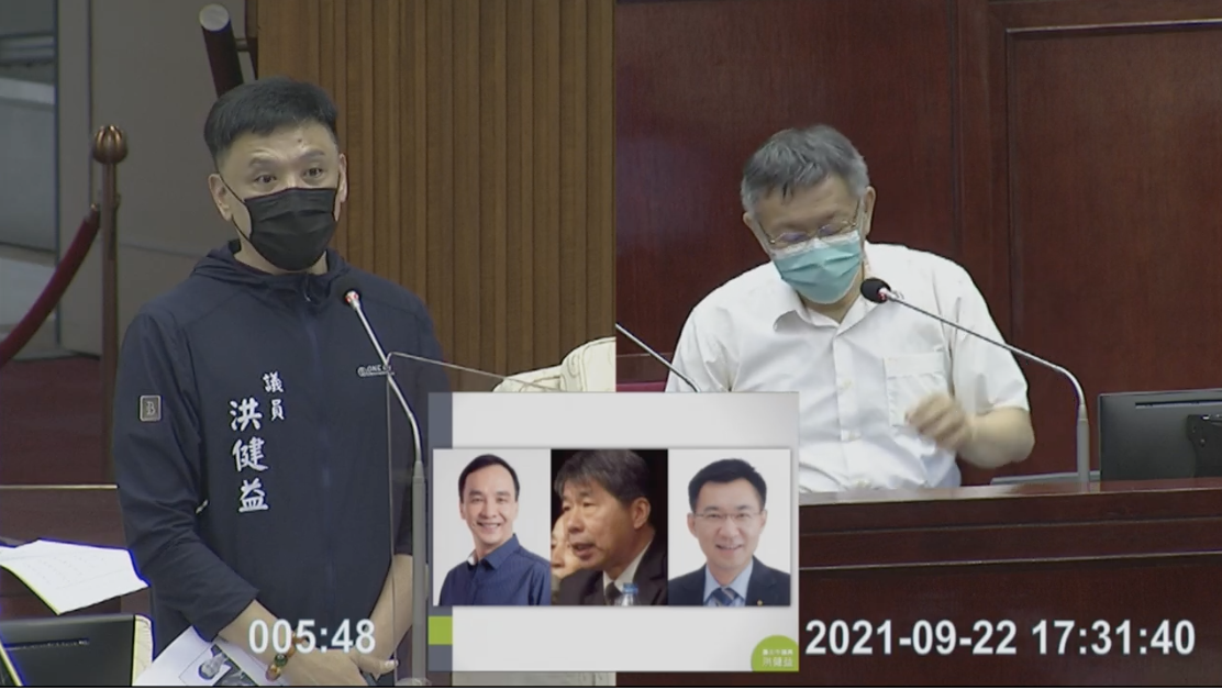 台北市長柯文哲（右）、民進黨市議員洪健益（左）。 圖：翻攝直播