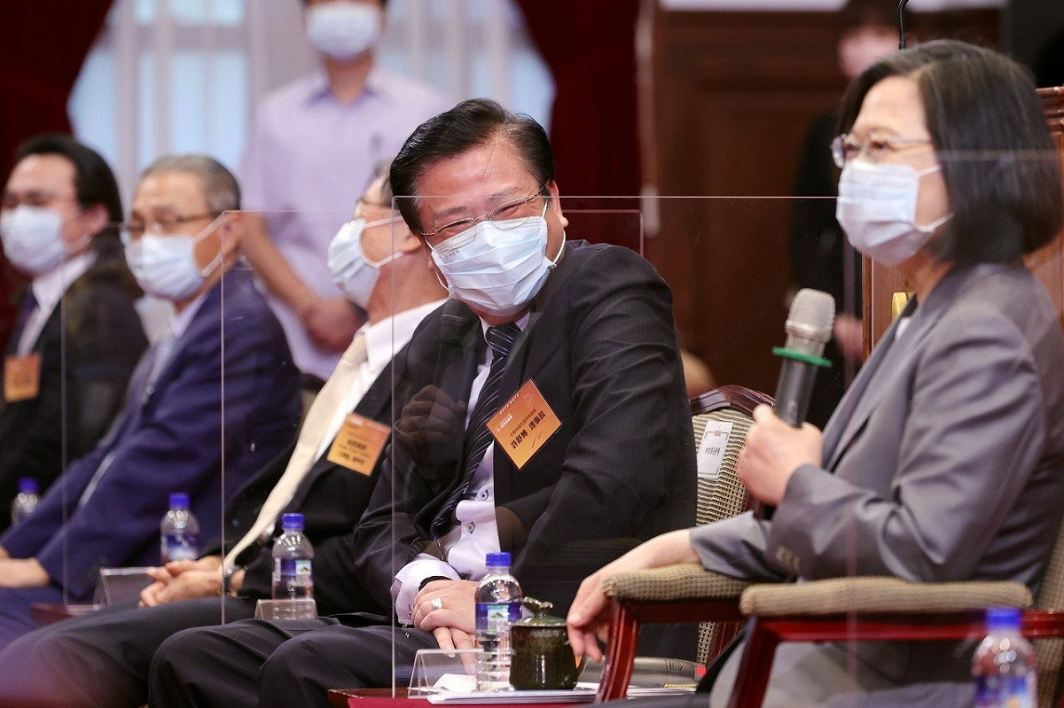 總統蔡英文與中華民國全國商業總會理事長許舒博。 圖：總統府提供