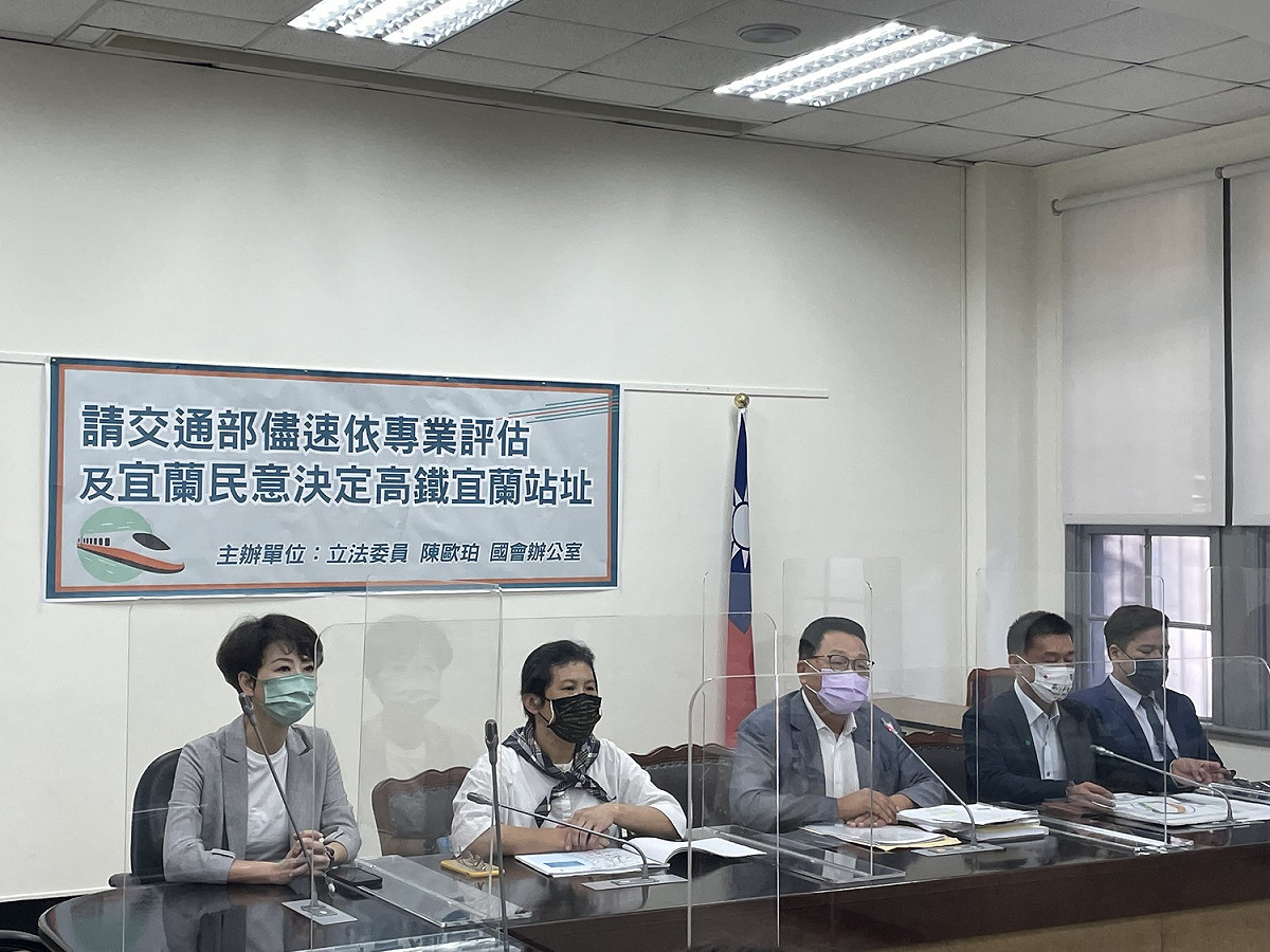 跨黨派立委今天召開「請交通部儘速依專業評估及宜蘭民意決定高鐵宜蘭站址」記者會。 圖：陳歐珀辦公室提供
