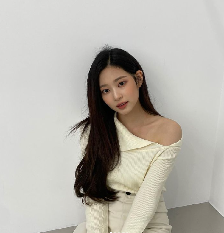 IZ*ONE另名成員金珉周也傳出將加入新女團，不過目前尚未確定。 圖：翻攝自IG/minn.__.ju