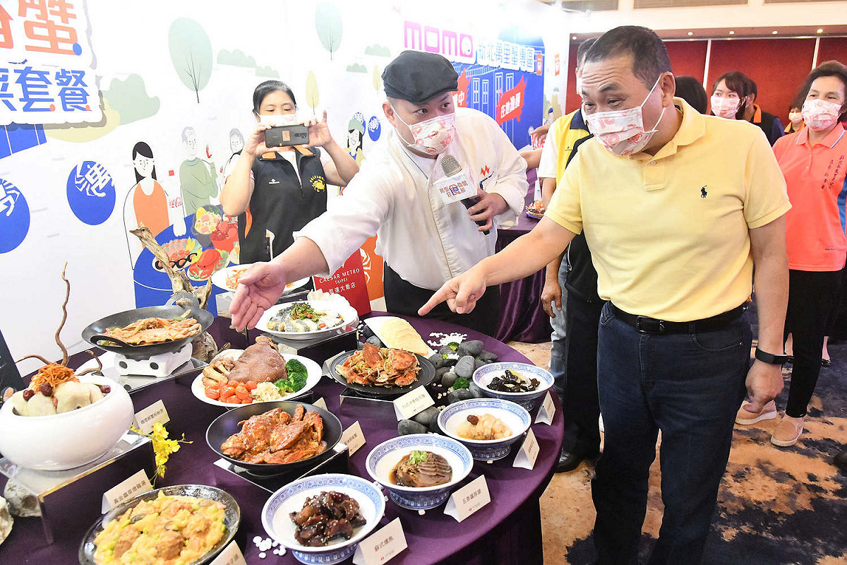 侯友宜期盼市民都能品嘗到萬里蟹的好滋味。 圖：新北市新聞局提供