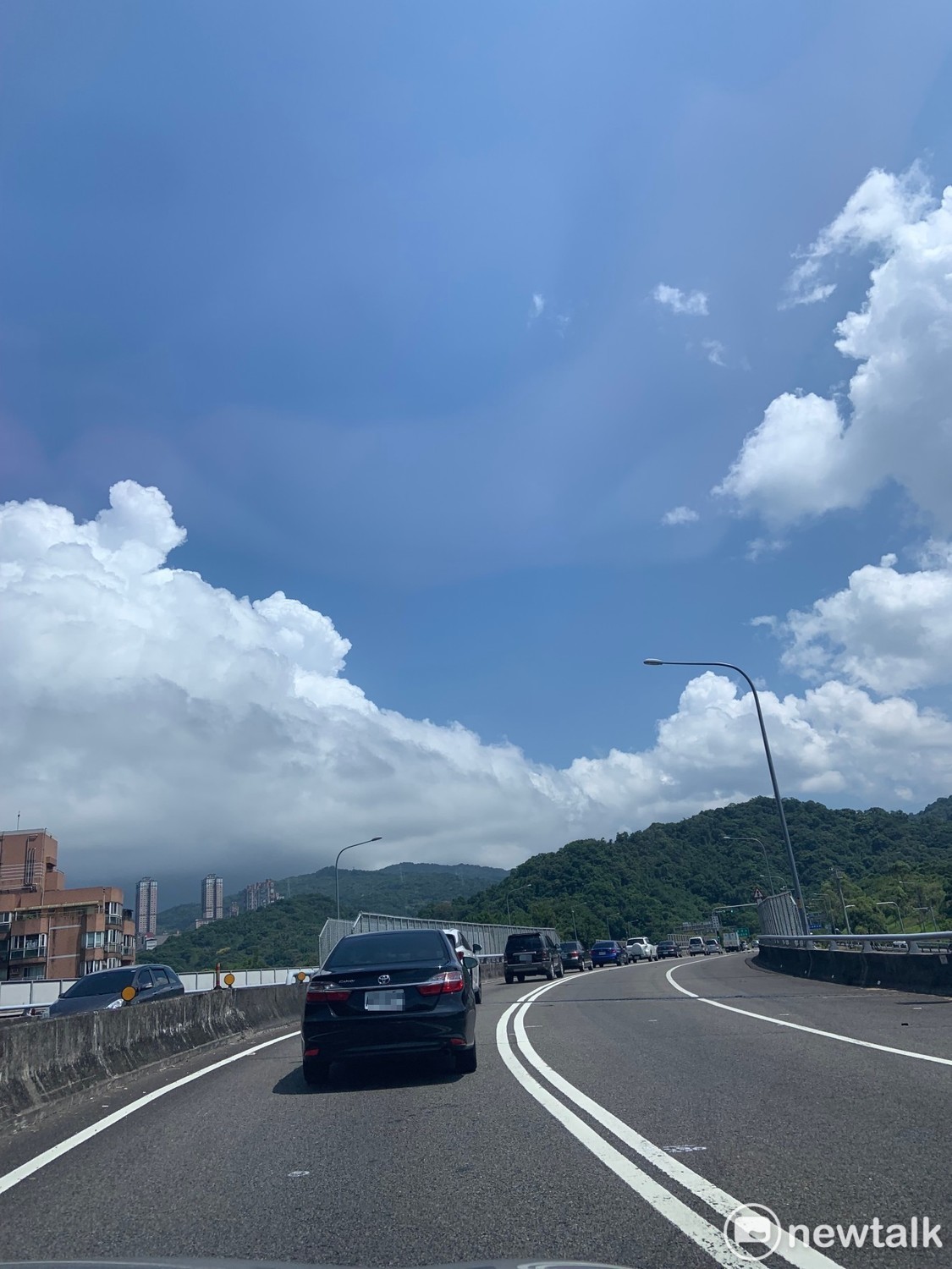 高公局預估，今日將湧現國慶連假首波車潮，國5可能壅塞至深夜。 圖：張家寧／攝（資料照）