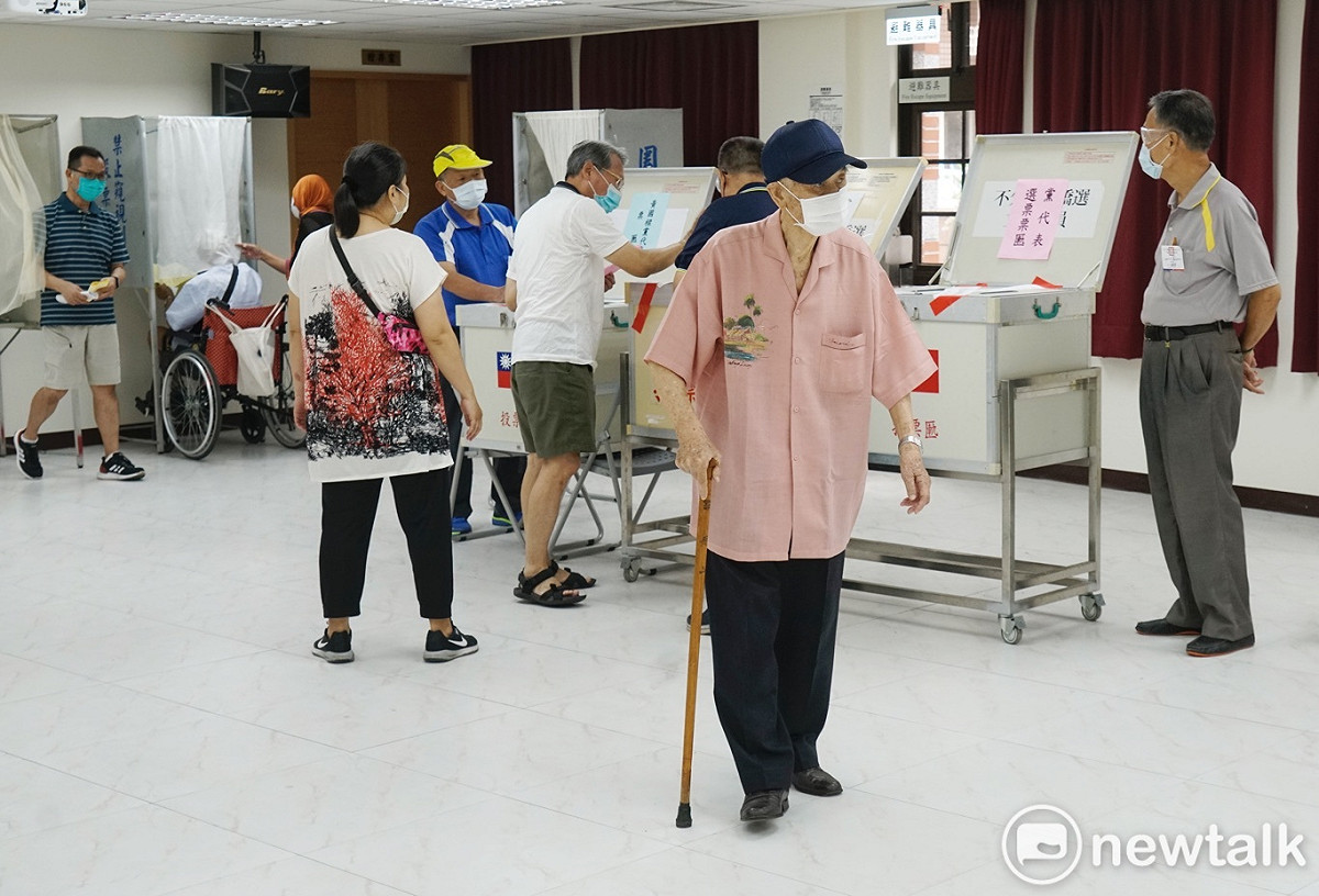 九合一大選即將於11/26本週六登場，民眾須注意相關事項，以免觸法。（圖為投票示意) 圖：張良一/攝