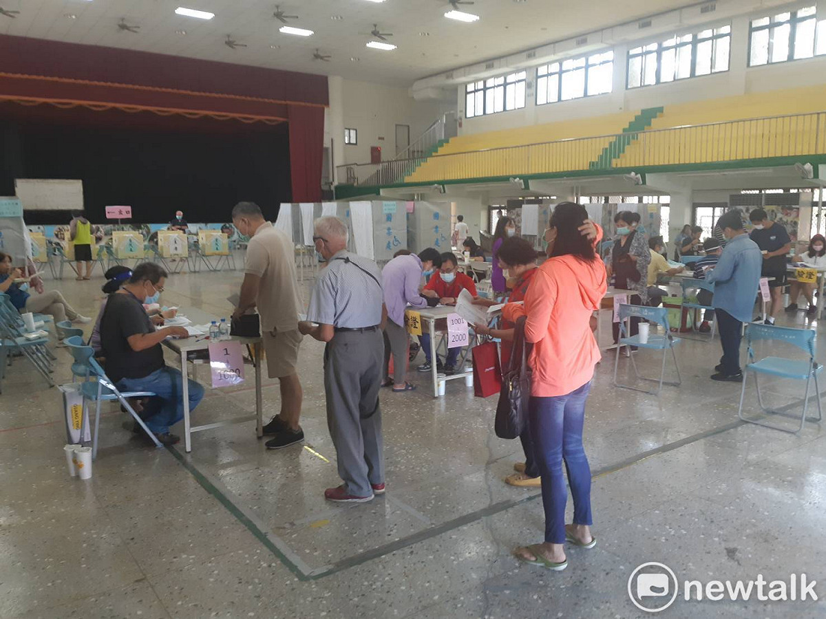 不受黨代表同額競選影響，嘉義市國民黨主席投票情形仍相當踴躍。 圖：蔡坤龍/攝