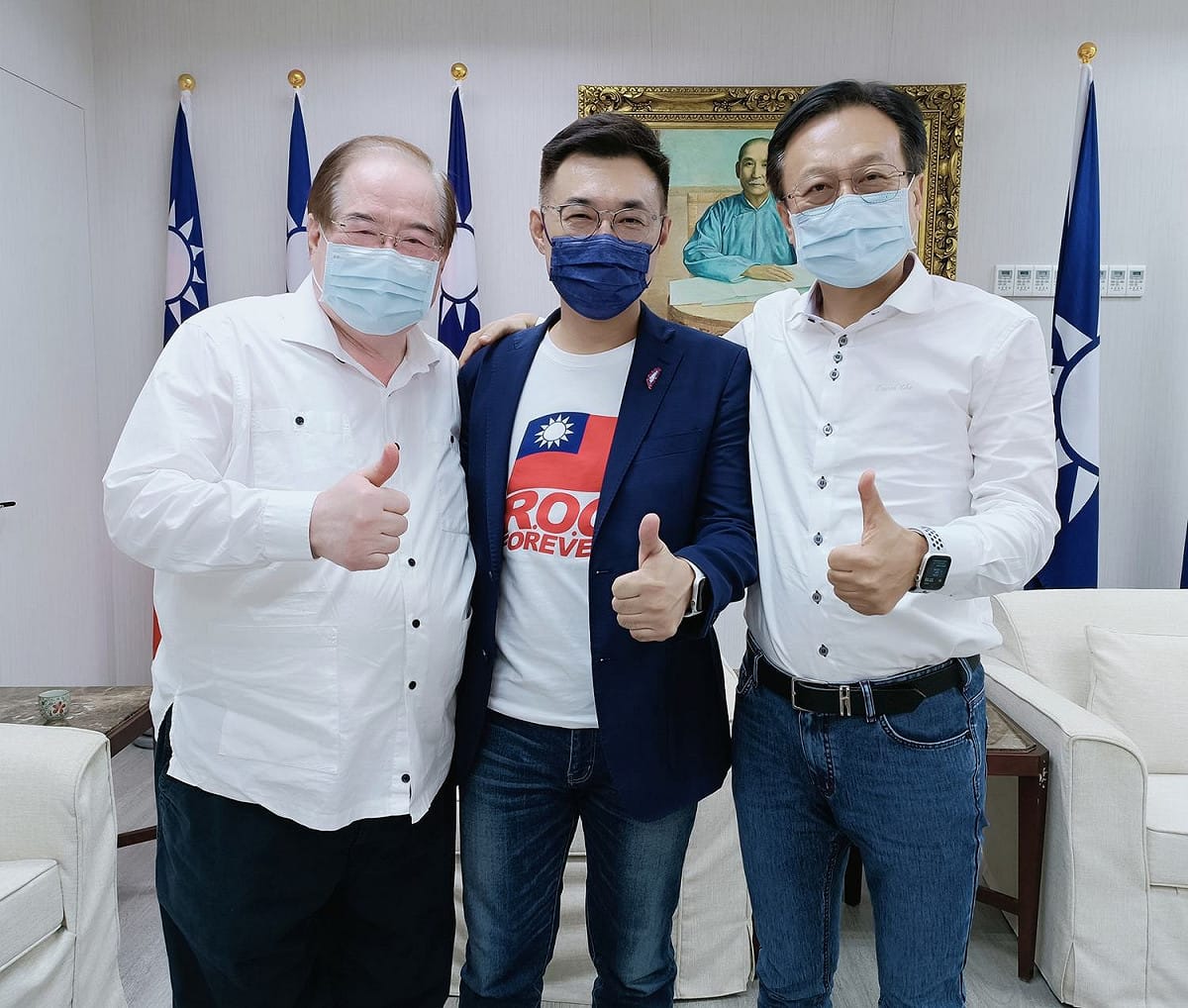 卓伯源今天傍晚前往中央感謝黨主席江啟臣 、黨秘書長李乾龍為黨奉獻心力、服務黨員，也為這場選舉做非常好的規劃。 取自卓伯源臉書
