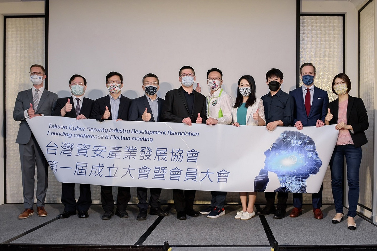 台灣資安產業發展協會在台中市成立，立法院副院長蔡其昌、立委張廖萬堅、莊競程及高虹安等人應邀出席。 台灣資安產業發展協會/提供