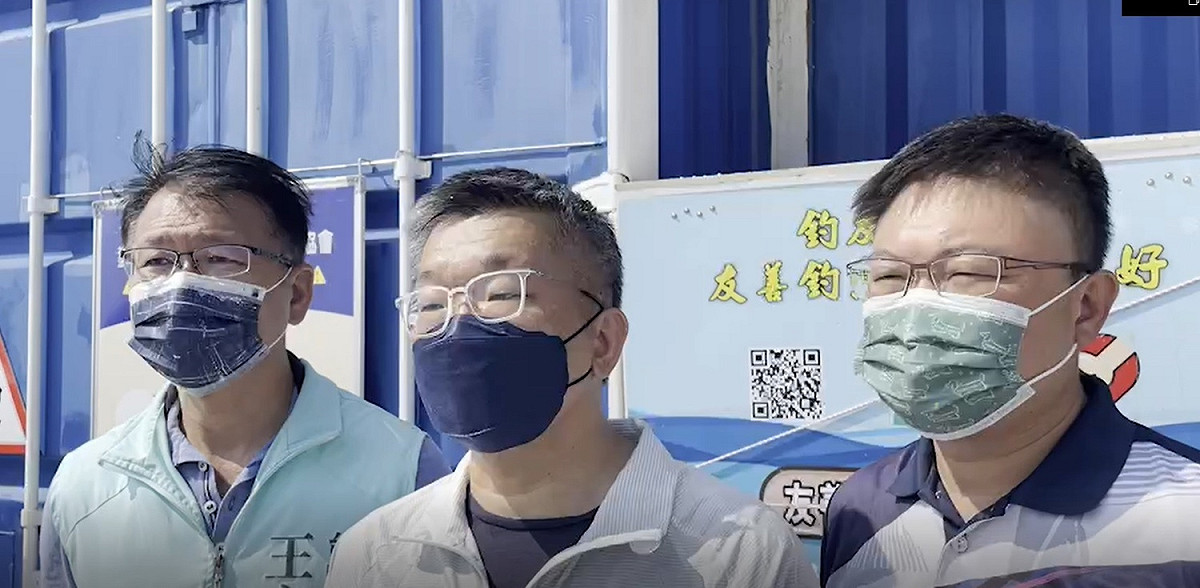 立法院副院長蔡其昌（中）說，國民黨傾一黨力量欺負陳柏惟，不是台灣人該有的厚道。 圖：蔡其昌辦公室/提供