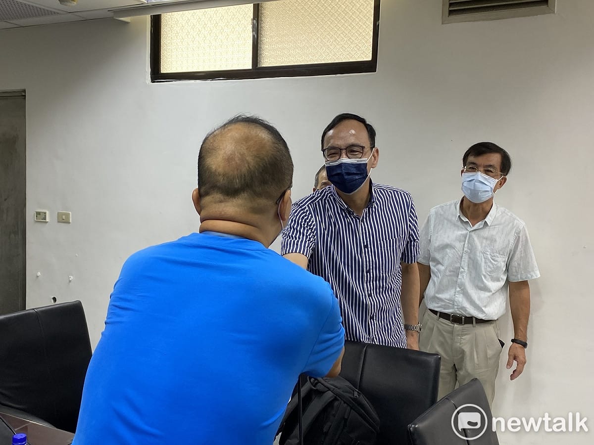 國民黨主席當選人朱立倫赴新北市議會謝票。 圖：周煊惠 / 攝