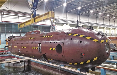 俄羅斯新型「大鍵琴-2R-PM」無人潛艦。 圖：翻攝中國國防報