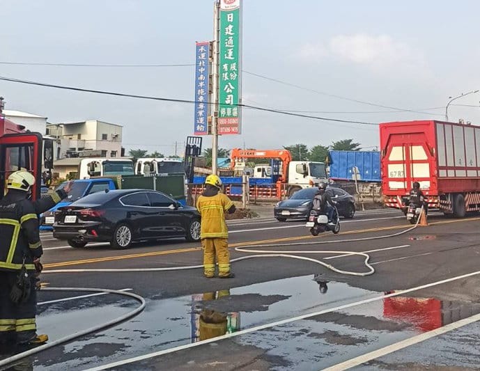 高市環保局與消防局完成現場清理。 圖：高市環保局提供