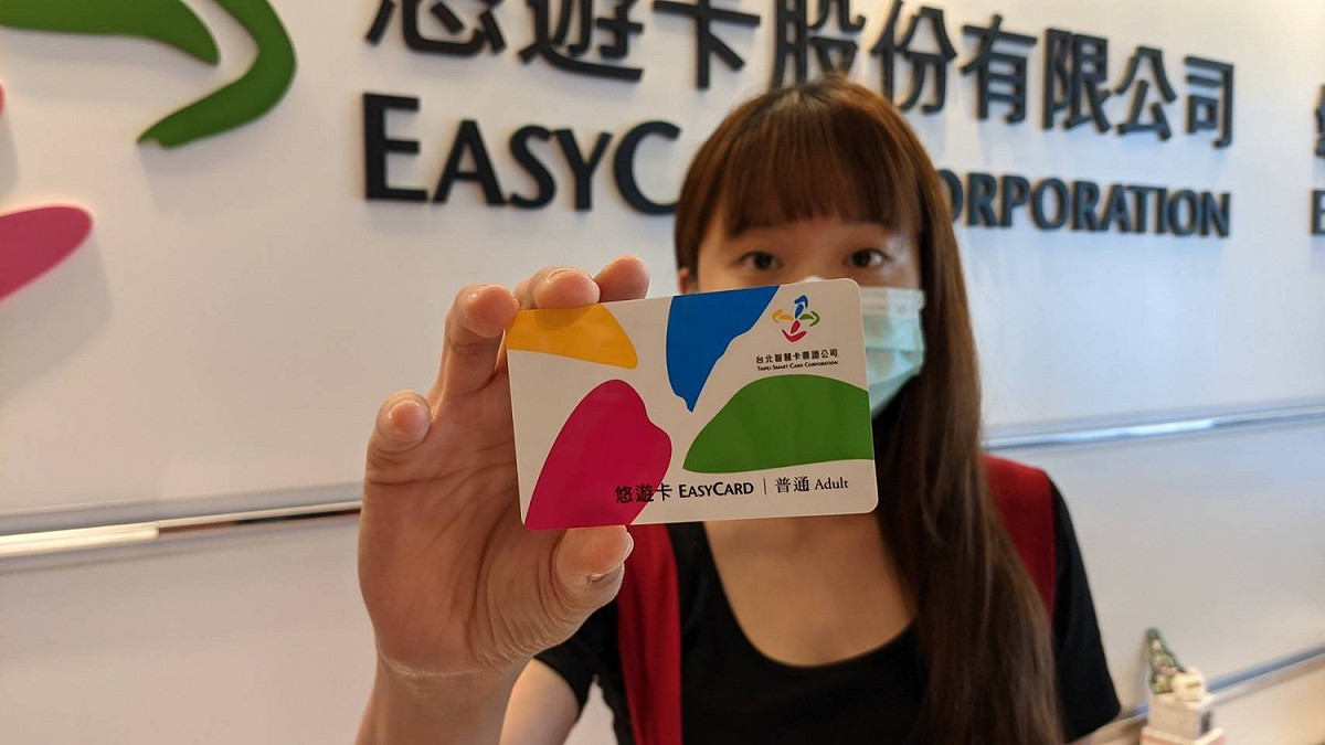 悠遊卡公司表示，第一代悠遊卡即將到期，民眾可到超商或捷運站加值就會自動展期。 圖：悠遊卡公司/提供