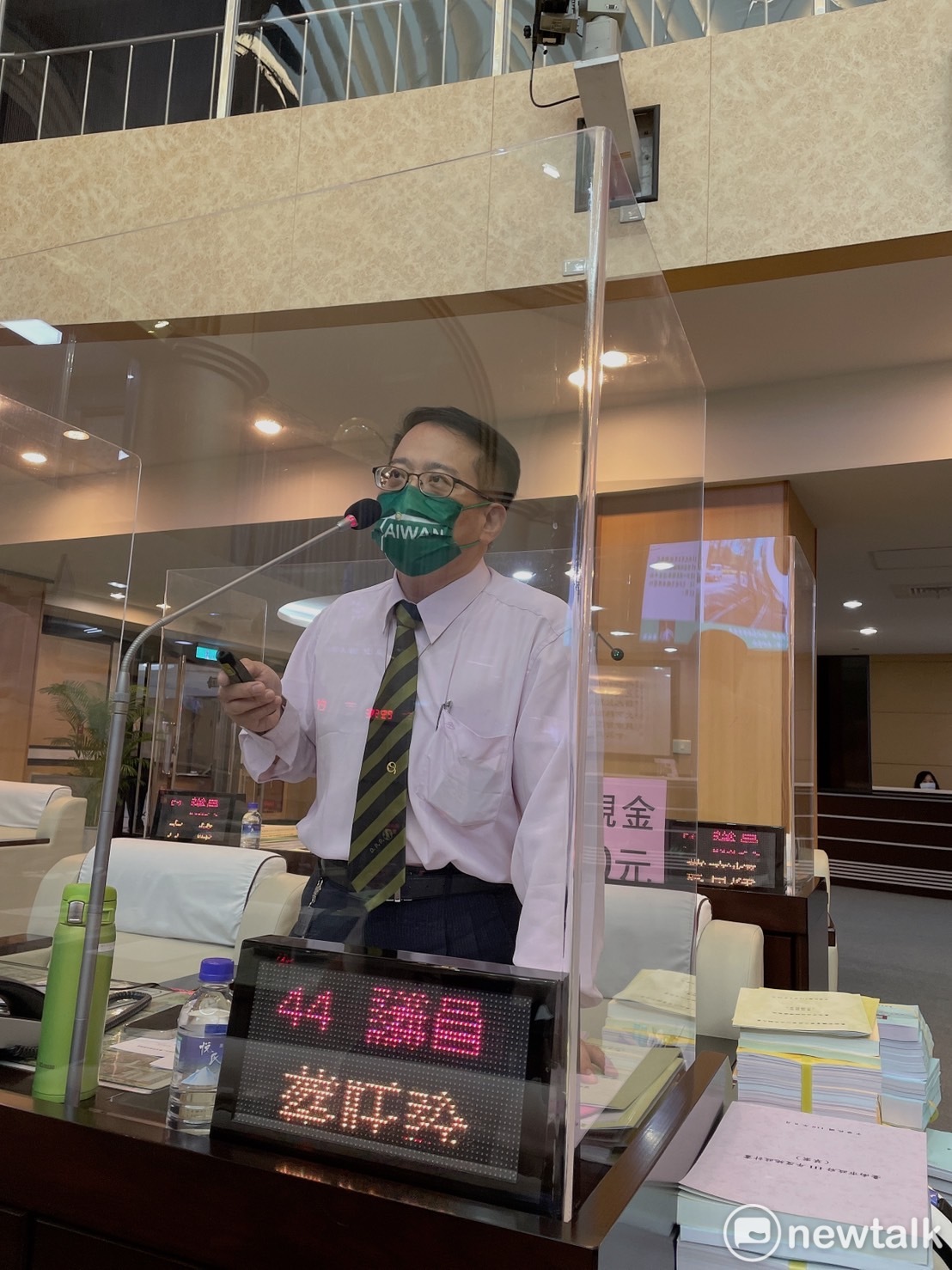 台南市東區林森路一段設有自行車道，並且特別墊高，由於具有較高的安全性，頗受車友好評。台南市議員蔡旺詮在市政質詢時為車友發聲，爭取更多墊高或「友分隔」設計的安全自行車道。 圖：黃博郎／攝