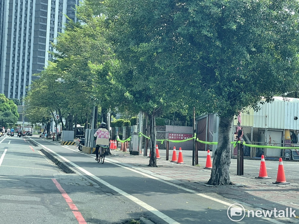台南市東區林森路一段設有自行車道，並且特別墊高，由於具有較高的安全性，頗受車友好評。 圖：黃博郎／攝