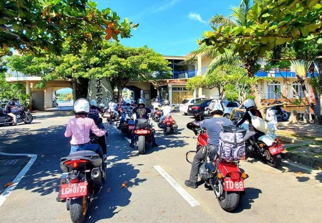 大型重機車友成群入住墾丁天鵝湖飯店壯觀場面。 圖：墾丁天鵝湖飯店提供