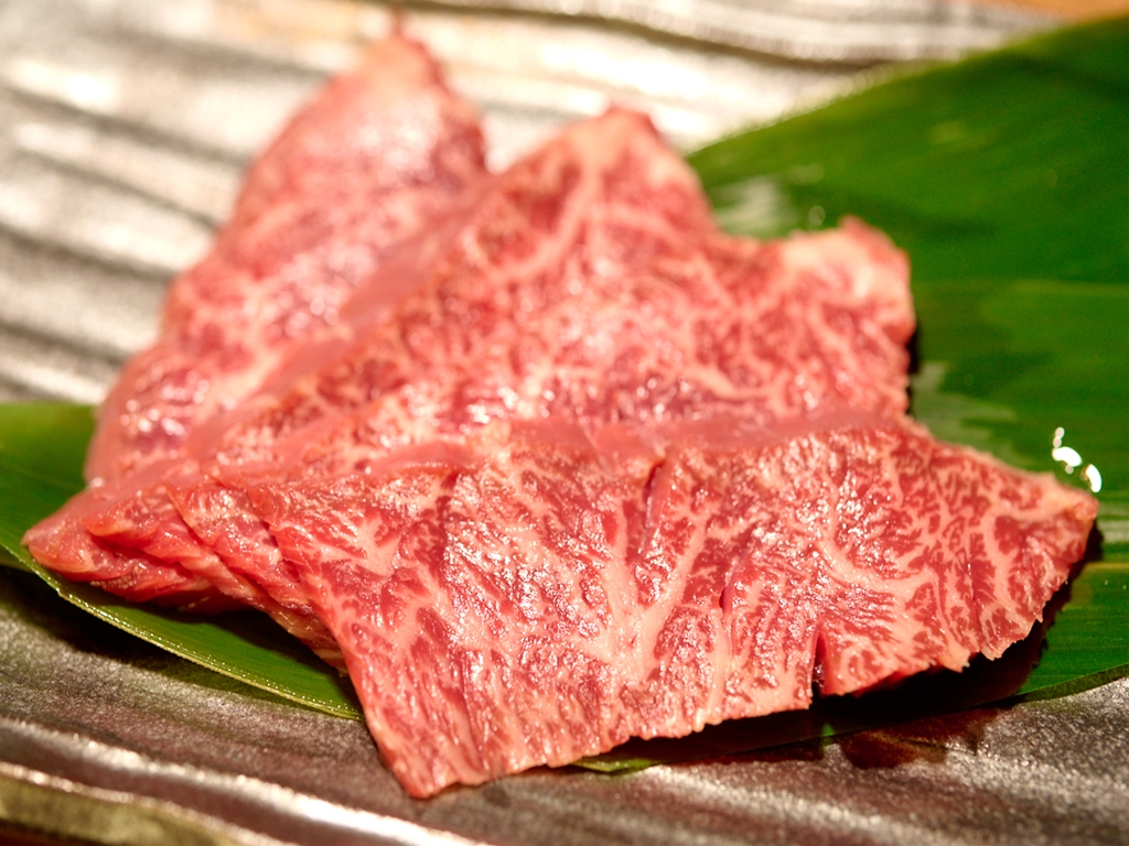「燒肉523」使用的肉品，大都是油花豐厚的A5等級黑毛和牛。 圖：東京觀光事務所台灣辦事處／提供