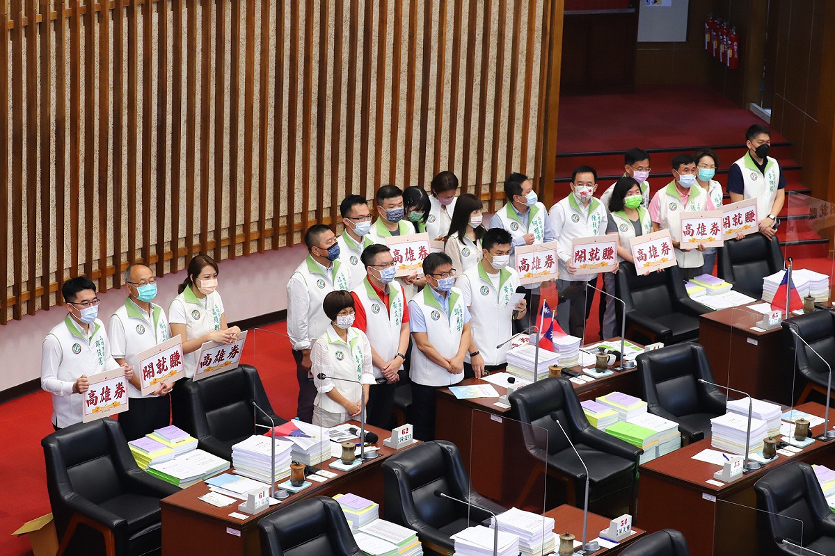 民進黨團質詢時肯定高市府防疫表現。 圖：高雄市議會提供