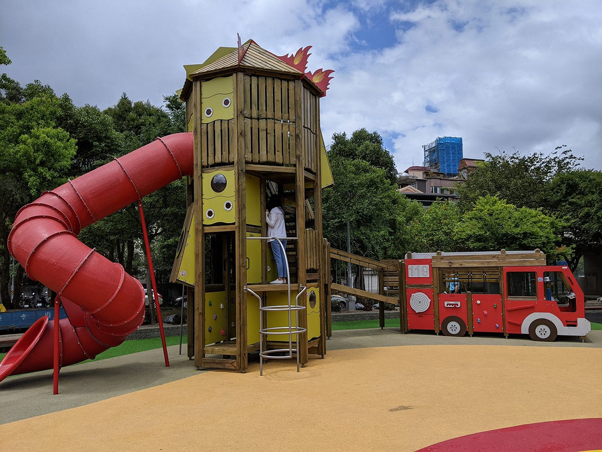 公園與河濱公園的兒童遊樂場將於10月1日起開放。 圖：台北教育局／提供