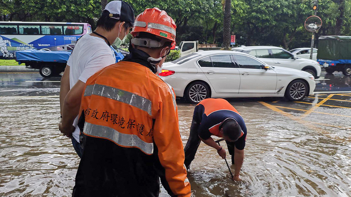 110年7月底強降雨造成林口部分地區路面積水。 圖：林口區公所提供