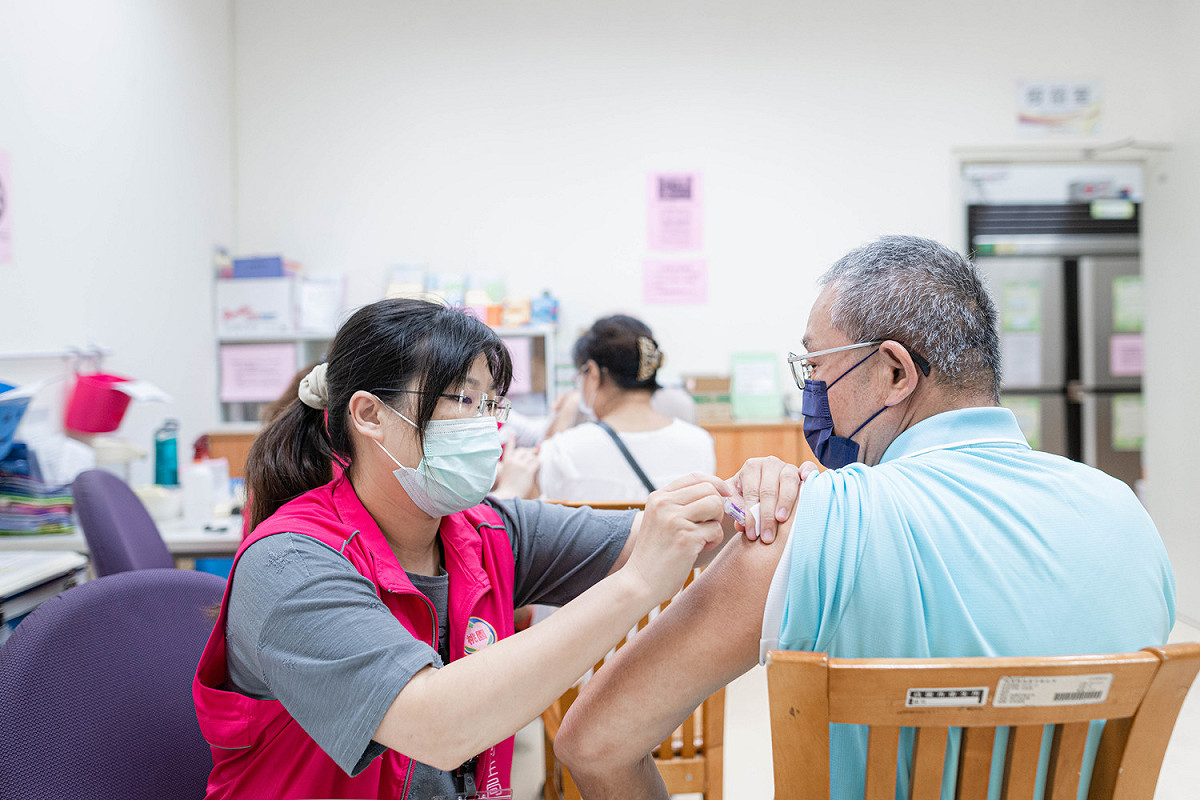 近日有網友瘋傳「千萬別打美國研發新型的新冠疫苗BXX.1.5」。 圖：桃園市政府／提供（資料照）