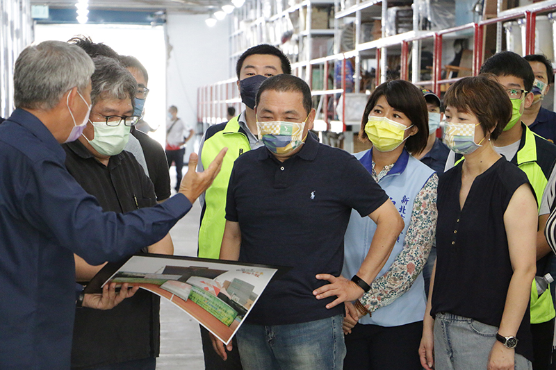 為尋覓理想倉儲空間，新北市政府多次陪同該團勘查潛力場地、協助媒合所需空間。 圖：新北市文化局提供