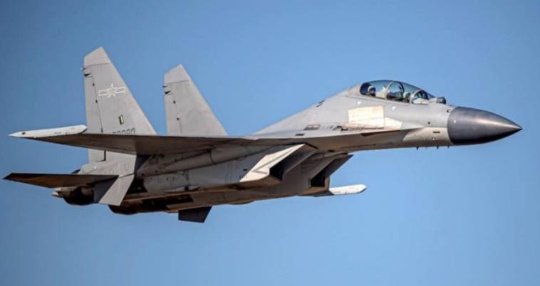 國防部發布擾台的共軍殲16同型機照片。 圖/國防部提供