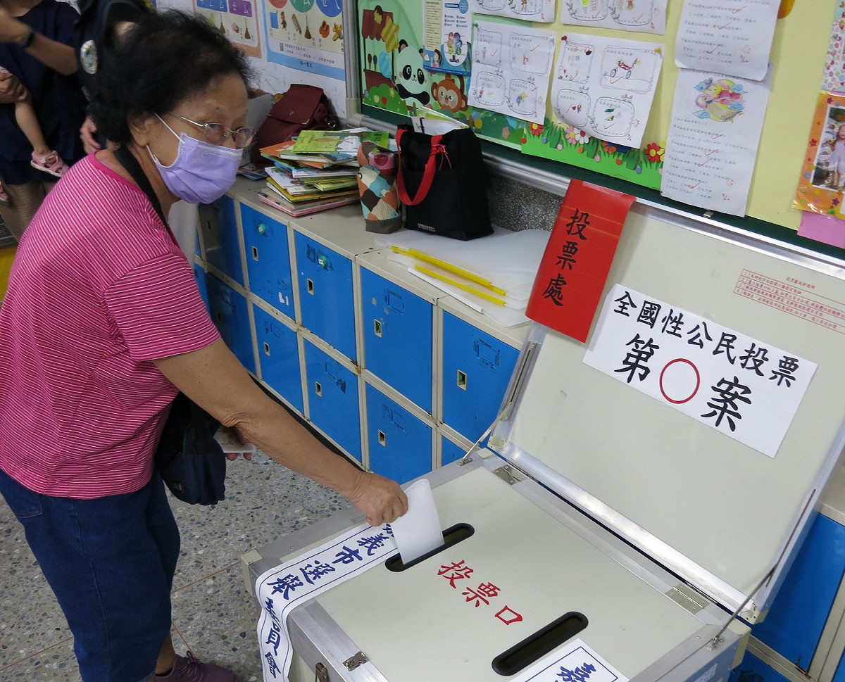 新住民順利完成模擬公投。 圖：移民署南區事務大隊嘉義市服務站/提供
